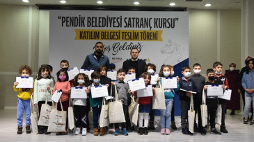 Satranç kursunu bitiren öğrencilere sertifikaları verildi