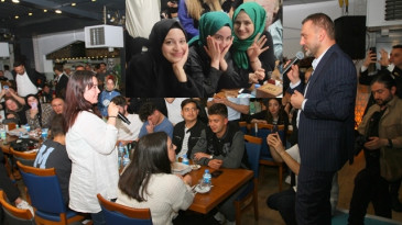 AK PARTİ GENEL BAŞKAN YARDIMCISI ERKAN KANDEMİRE PENDİK’Lİ GENÇLERİN BÜYÜK COŞKUSULA BULUŞTU