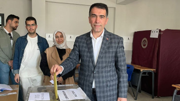İstanbul AK Parti 1 Bölge Milletvekili Adayı Rüstem Kabil Oyunu Kullandı