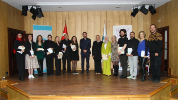 AHİSİAD’ın Konuğu Olan Şehrin Şairleri Depremzedeler için Sahne Aldı