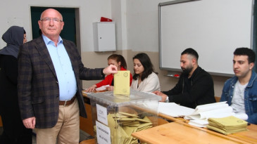 Atatürk’çü düşünce derneği Pendik şube başkanı Muhammet Gülen oyunu kullandı