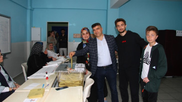İŞ İNSANI HAKİM SEVEN AİLESİYLE BİRLİKTE OYUNU KULLANDI