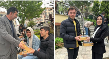 MHP Adayları Murat Şahin ve Hilal Dilber Gençlere Nutuk Hediye Ettiler