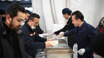 Tuzla’da iftar çadırı geleneği bu yıl da devam ediyor