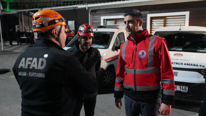 KARTAL BELEDİYESİ ARAMA KURTARMA EKİBİ AĞIR SEVİYE AKREDİTASYON SINAVINI BAŞARIYLA GEÇTİ