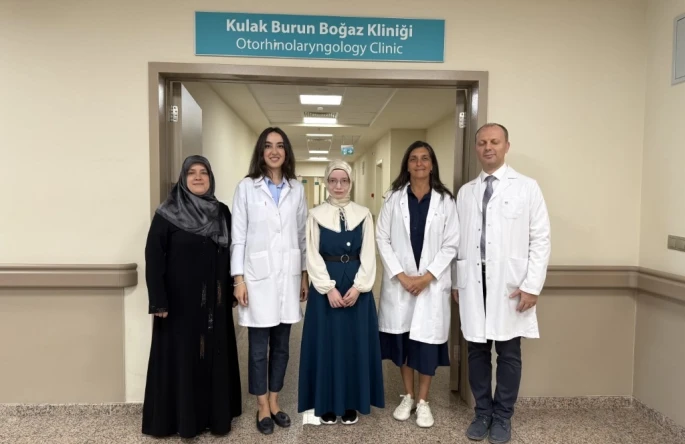 Pendikli Doktordan Türkiye’de Bir İlk: Yüz Felcinde Çift Taraflı Gülümseme Ameliyatı