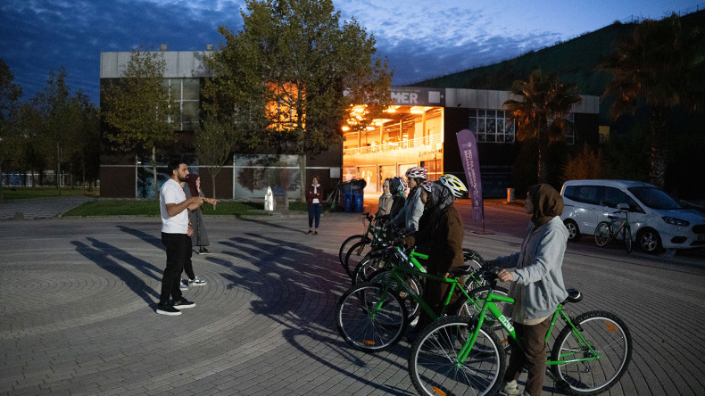 Tuzla Belediyesi’nden kadınlara bisiklet eğitimi