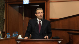 Başkan Ahmet Cin İmamoğlu’nu Eleştirmeye Başlayınca İBB Başkan Vekili Nuri Aslan Mikrofonu Kapatırdı