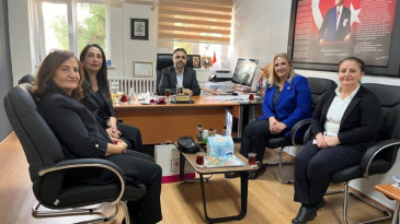 PENDİK CHP’DEN 24 KASIM’DA ÖĞRETMENLERE ANLAMLI ZİYARET