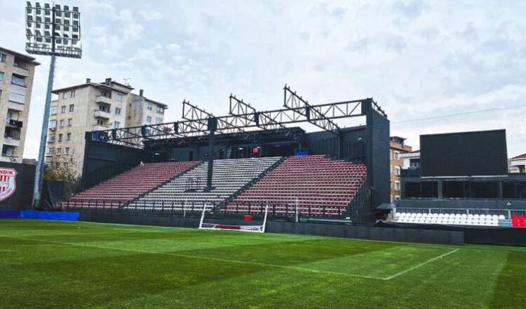 Ahmet Cin Sözünü Tuttu, Magnifico’nun Tribünü Çatıya Kavuşuyor