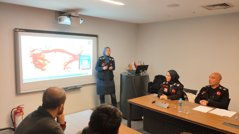 Pendik Belediyesi, Afet ve Arama Kurtarma Farkındalık Eğitimlerine Devam Ediyor