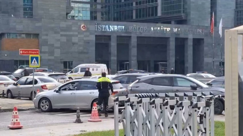 Son dakika… Adliyede silahlı saldırı: Savcı, kadın hakimi vurdu