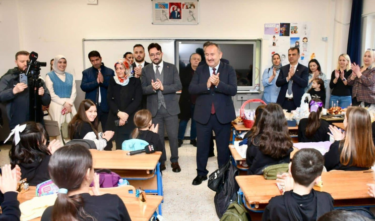 PENDİK’TA ARA TATİL SONRASI İLK DERS ZİLİ BAYRAM ÇOŞKUSUYLA ÇALDI