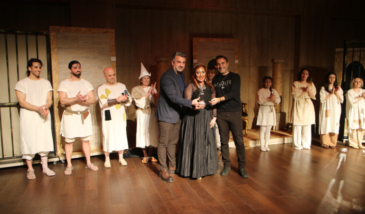 KARTAL’DA TİYATRO RÜZGARI: HAFTA BOYUNCA PERDELER KAPANMIYOR!