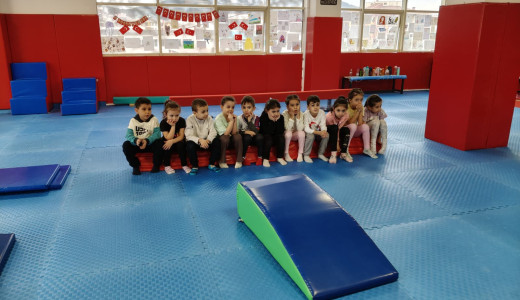 Pendik’te Miniklere Yönelik Jimnastik Eğitimleri Sürüyor