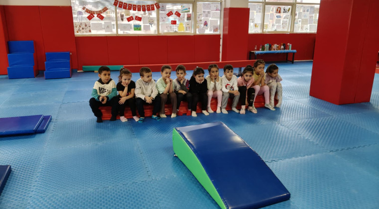 Pendik’te Miniklere Yönelik Jimnastik Eğitimleri Sürüyor