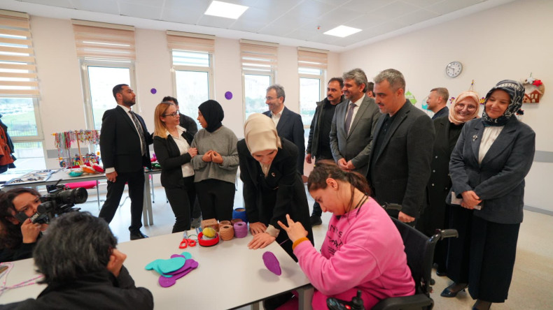 Bakan Göktaş Pendik Engelsiz Yaşam Merkezi’ni Ziyaret Etti