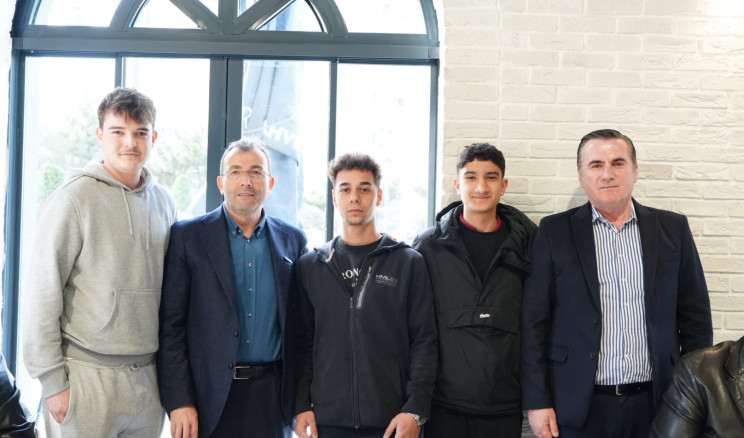 Başkan Ahmet Cin “PenCR Kahve”nin ilk gününde gençlerle bir araya geldi