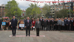 ​23 Nisan Ulusal Egemenlik ve Çocuk Bayramı, Pendik’te düzenlenen çelenk sunma töreni ile kutlandı.