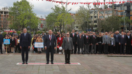 ​23 Nisan Ulusal Egemenlik ve Çocuk Bayramı, Pendik’te düzenlenen çelenk sunma töreni ile kutlandı.
