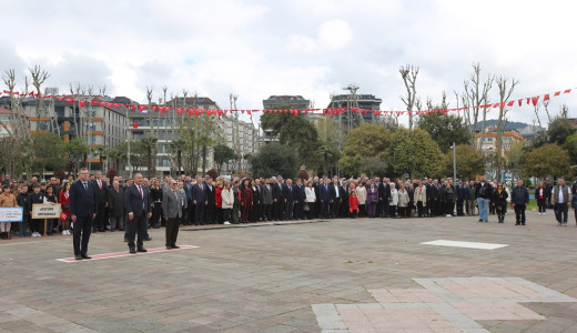 ​23 Nisan Ulusal Egemenlik ve Çocuk Bayramı, Pendik’te düzenlenen çelenk sunma töreni ile kutlandı.