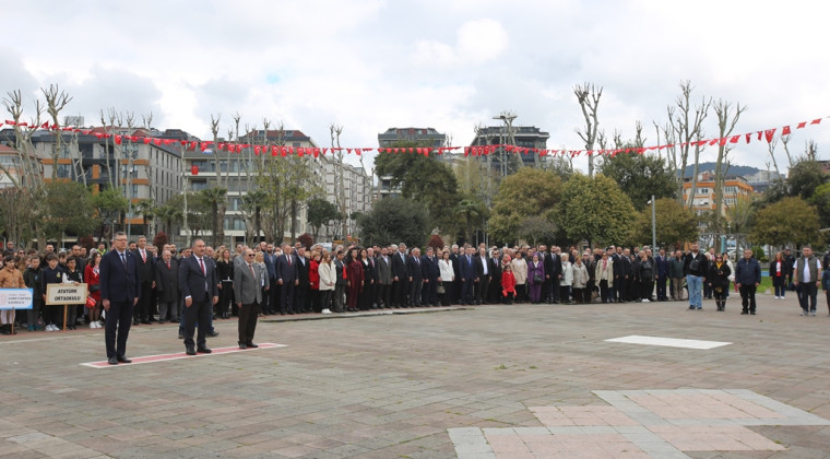 ​23 Nisan Ulusal Egemenlik ve Çocuk Bayramı, Pendik’te düzenlenen çelenk sunma töreni ile kutlandı.