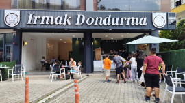 Suat Dağ’dan Bayram Sevinci: Çocuklara Dondurma İkramı