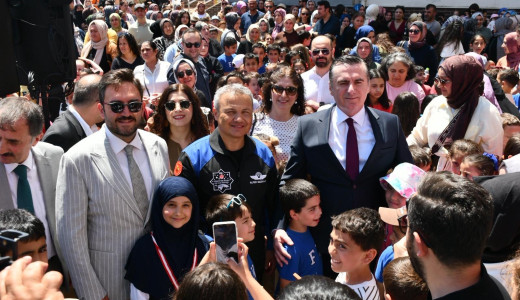 Pendik’te Coşkulu Karne Kapanış Programı: Alper Gezeravcı Öğrencilerle Buluştu