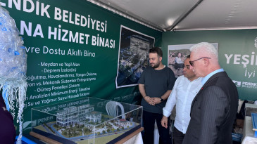 Vali Davut Gül, Pendik Belediyesi standını ziyaret etti