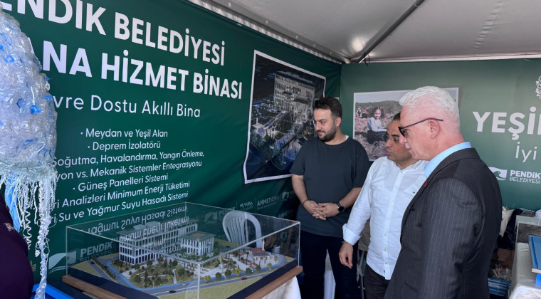 Vali Davut Gül, Pendik Belediyesi standını ziyaret etti