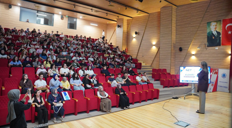 Tuzlalı öğrenciler sınav öncesi ‘Net Avı’ seminerine katıldı  
