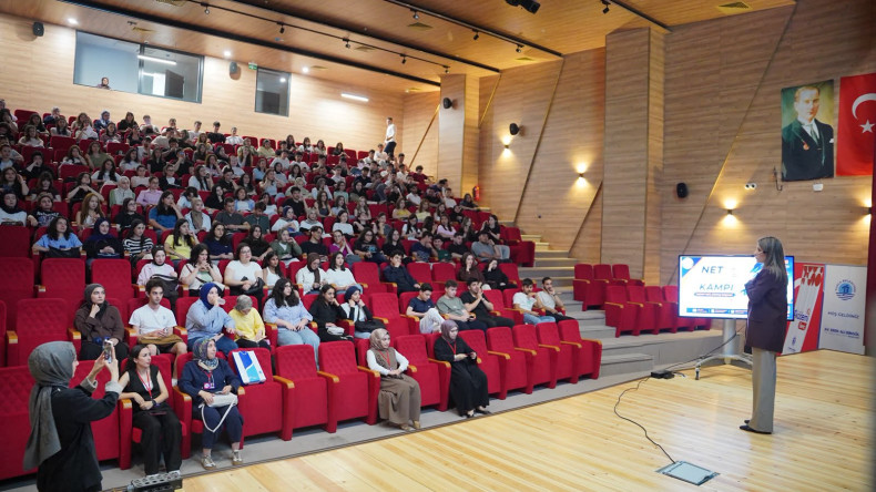 Tuzlalı öğrenciler sınav öncesi ‘Net Avı’ seminerine katıldı  
