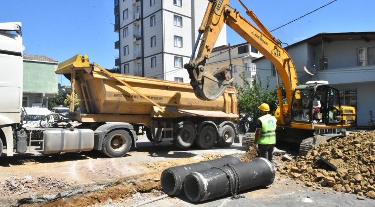 Pendik’te Yağmur Suyu Kanalı İmalatları Sürüyor