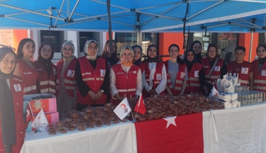 Kızılay Pendik Şubesi’nden 15 Temmuz Şehitleri Anısına Tatlı İkramı