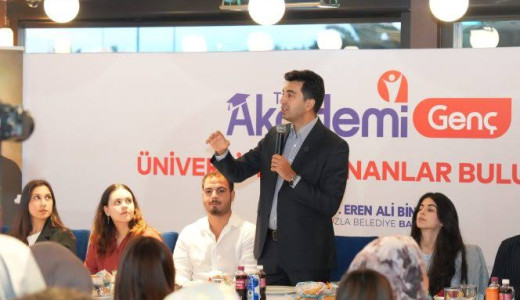 Başkan Bingöl üniversiteyi kazanan gençlerle bir araya geldi
