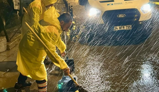 Pendik’te sağanak yağışa karşı ekipler nöbette!