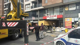 Pendik’te Hafriyat Kamyonu Eczaneye Daldı: 6 Yaralı
