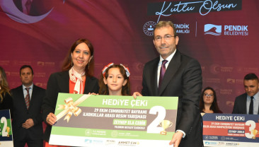 Cumhuriyet Bayramı Kutlama Töreni Yunus Emre Kültür ve Sanat Merkezi’nde Gerçekleştirildi